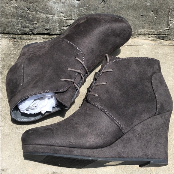 NWOT Grey Suede Wedge Booties by Journey + Crew - Picture 4 of 8